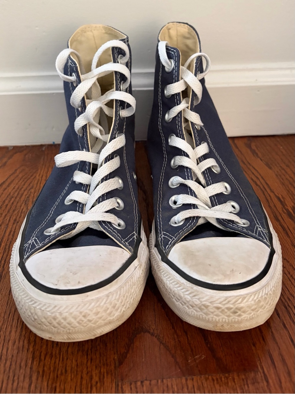 Converse Chuck Taylor All Star Hi High Top Shoes in a navy blue